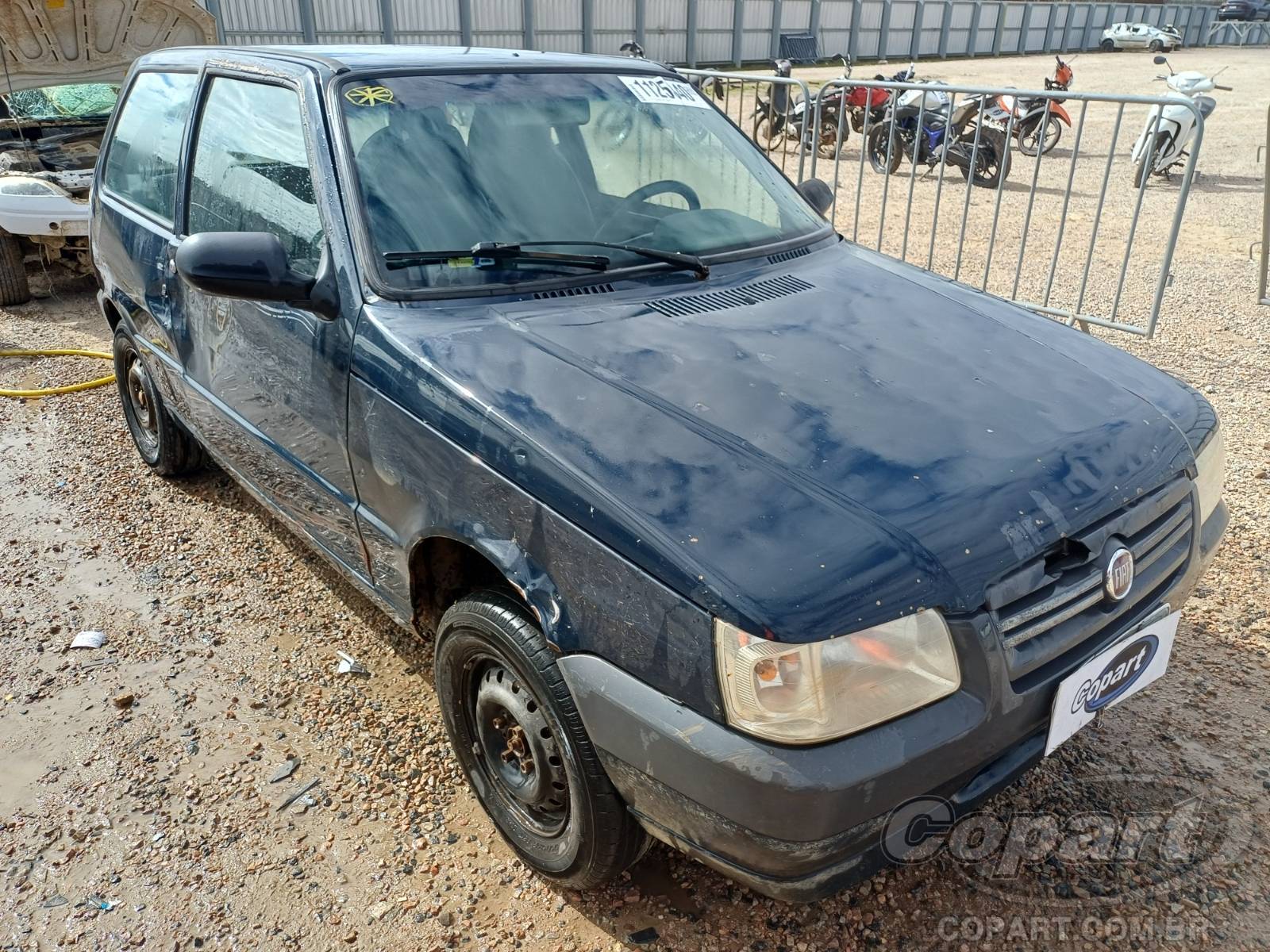 Veículo Fiat Uno FIAT UNO 2011 Flex - Danos Laterais 2011 em leilão