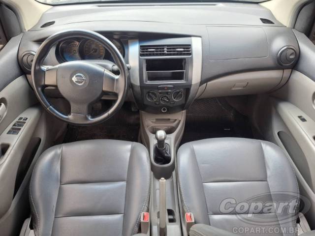 2010 NISSAN LIVINA 