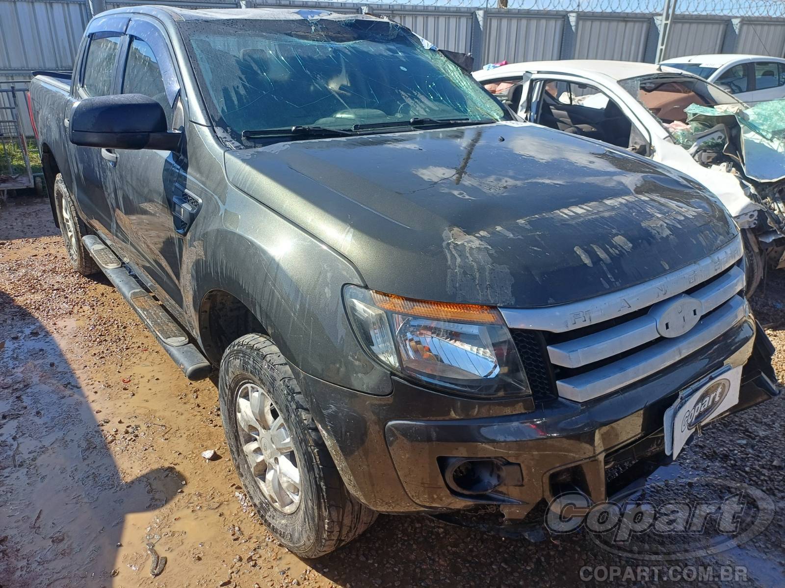 Veículo FORD Ranger Ford Ranger CD XLS 2.5 16V Duratec 2014 Médio Dano Frontal 2014 em leilão