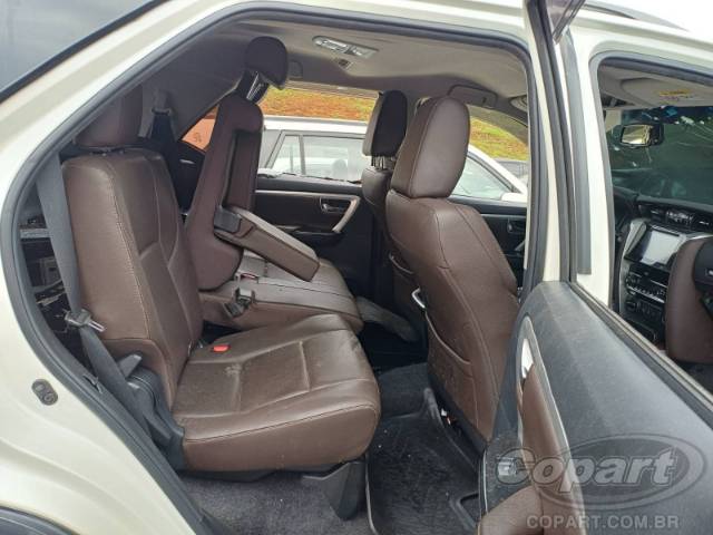 2017 TOYOTA HILUX SW4 