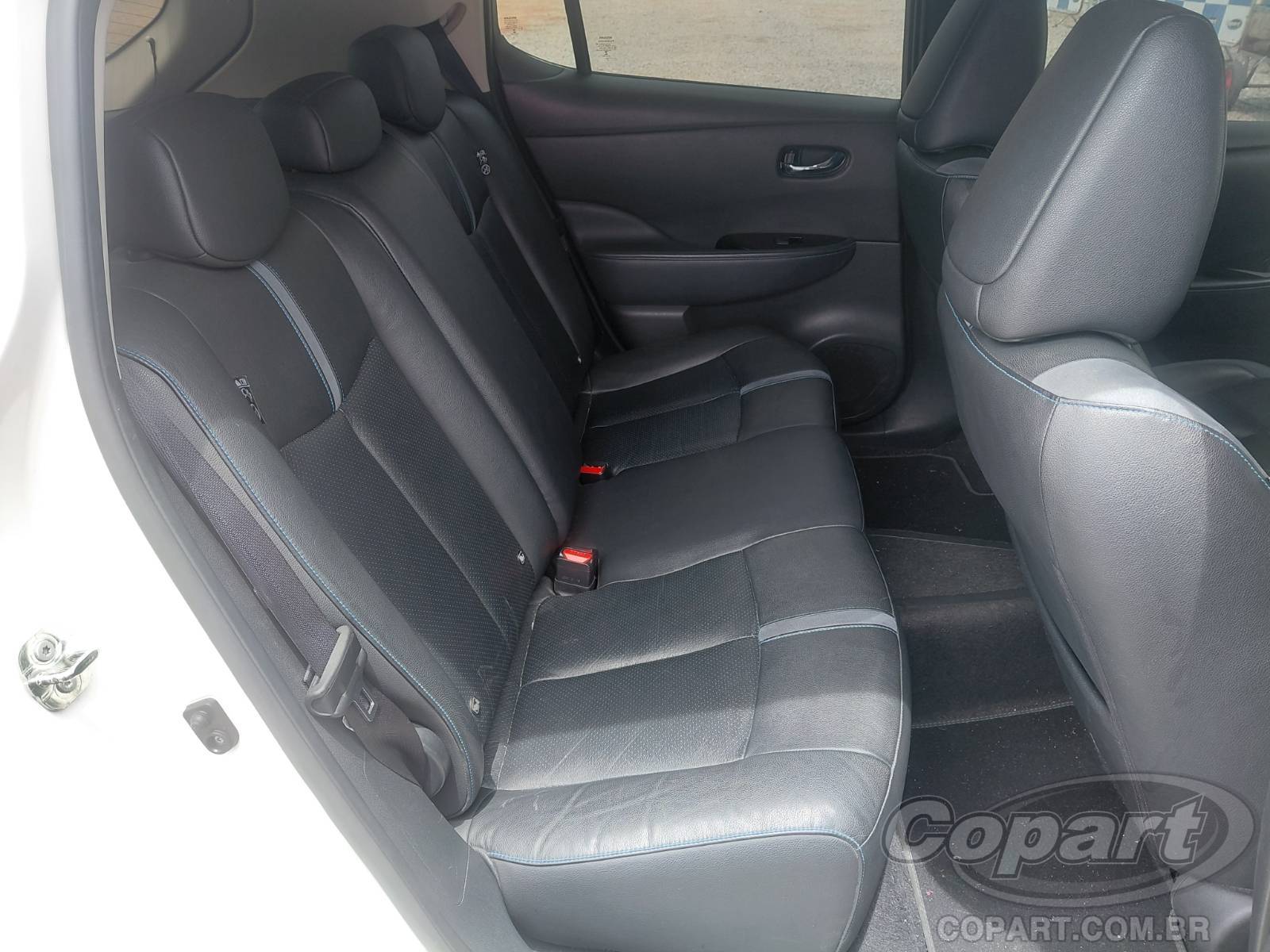 2022 NISSAN LEAF — foto 6 de 11