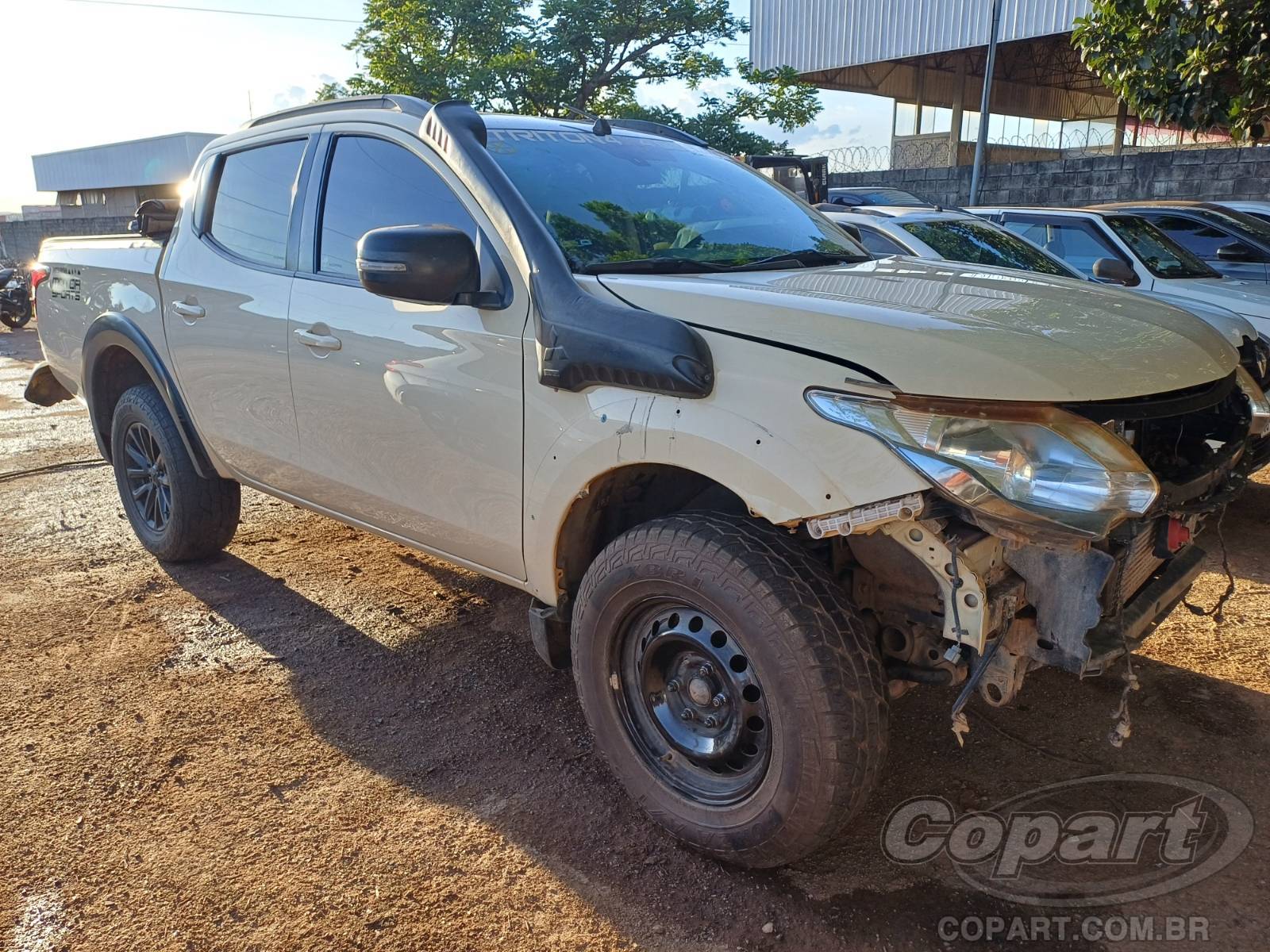 Veículo Mitsubishi L200 Mitsubishi L200 Triton Sport HPE 2.4 16V Turbo 2020 Colisão Pequena Monta 2020 em leilão