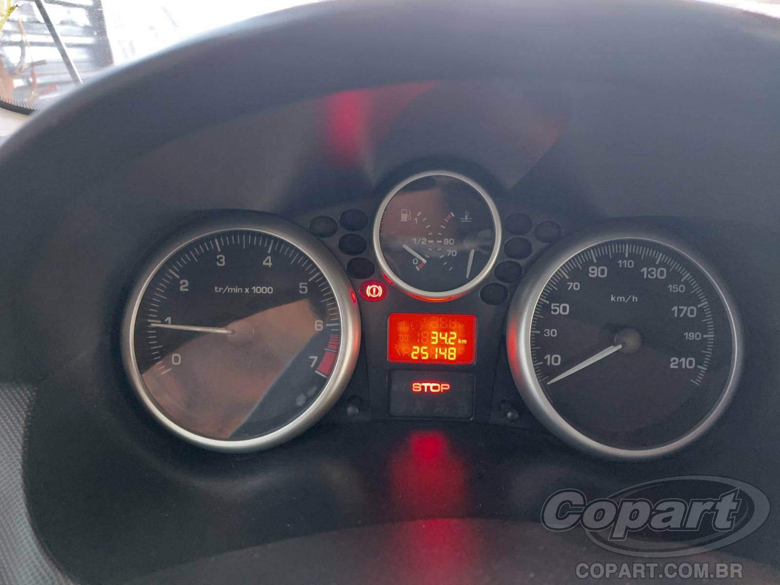 Foto 8 de 10: 2010 PEUGEOT 207