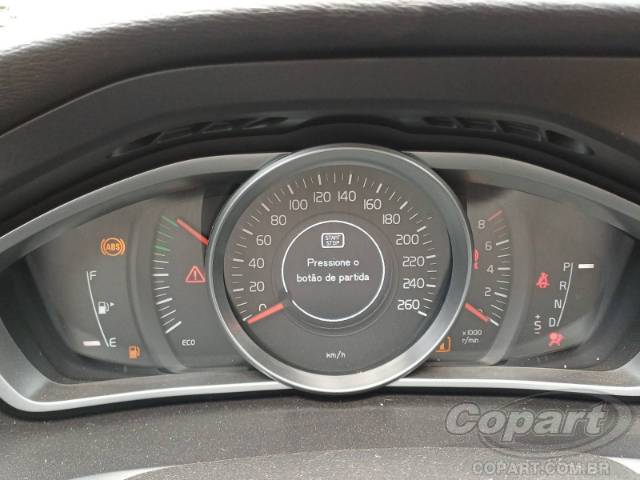 2017 VOLVO V40 