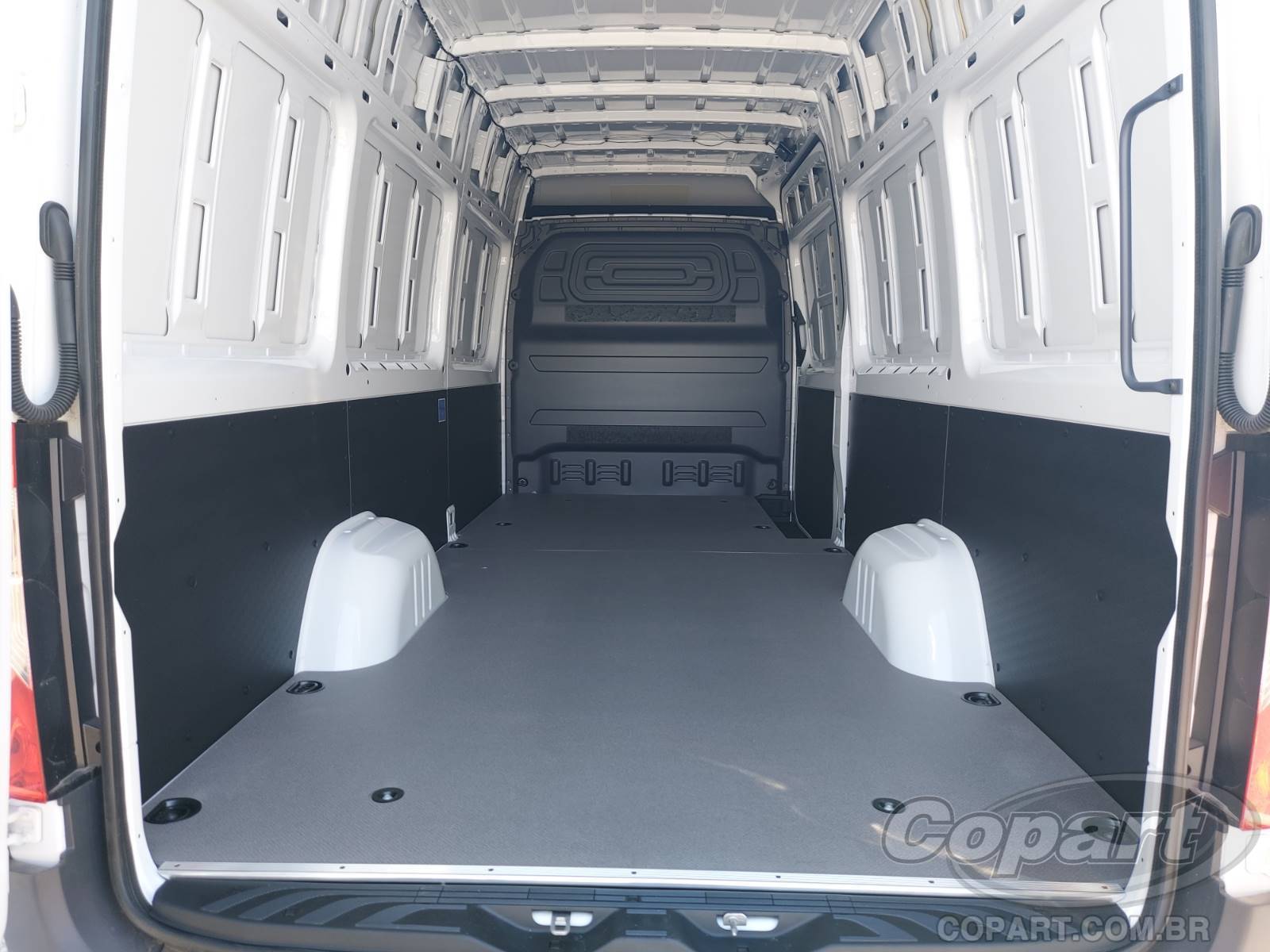 Foto 6 de 10: 2021 MERCEDES BENZ SPRINTER