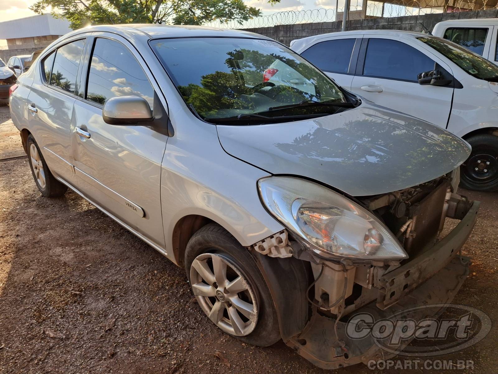 NISSAN VERSA SL 1.6 16V 2014