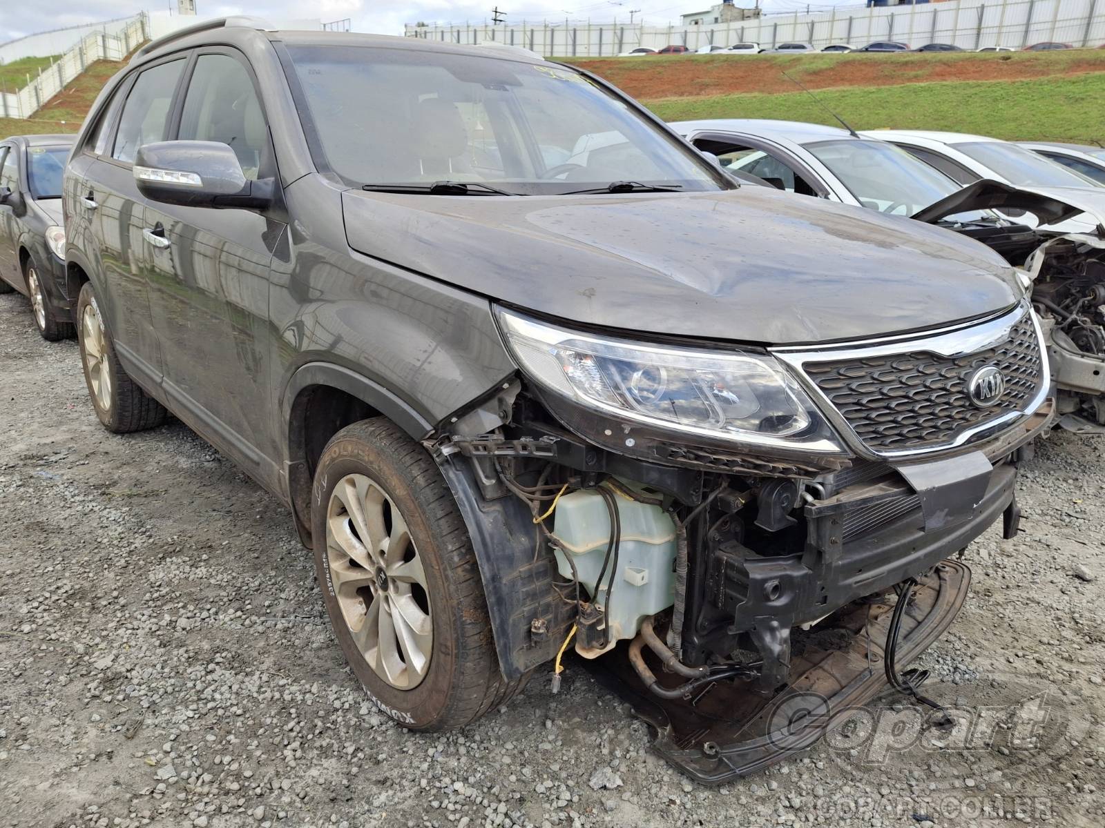 Veículo Kia Motors Sorento KIA Sorento EX 2.4 16V 2014 Colisão Pequena Monta 2014 em leilão