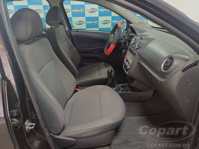 2011 VOLKSWAGEN VOYAGE 