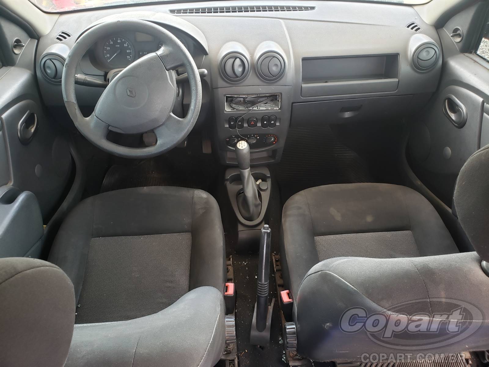 Foto 9 de 10: 2010 RENAULT LOGAN