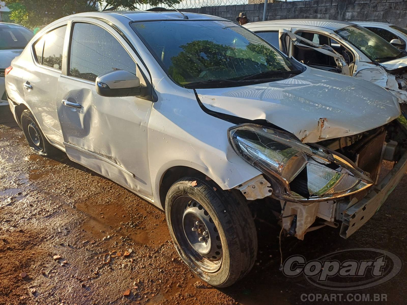 Veículo Nissan Versa Nissan Versa V-Drive Premium CVT 1.6 2021 Colisão Média Monta 2021 em leilão