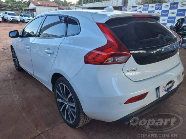 2019 VOLVO V40 