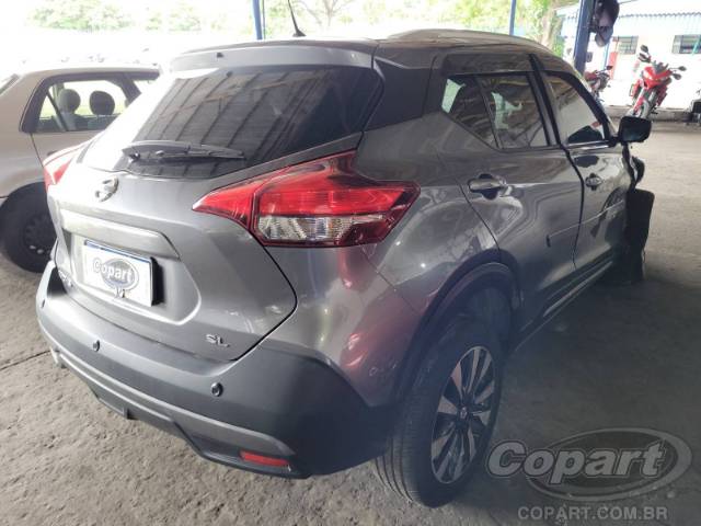 2017 NISSAN KICKS 