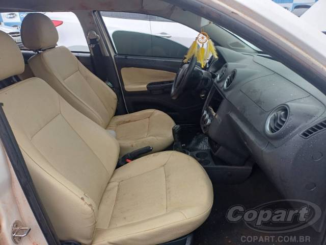 2011 VOLKSWAGEN VOYAGE 