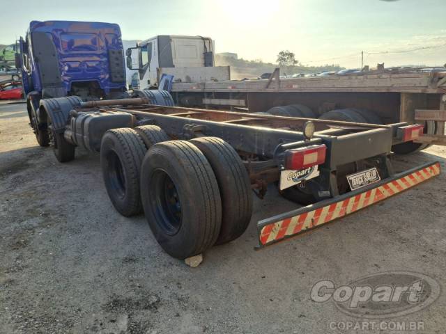 2010 VOLVO VM 
