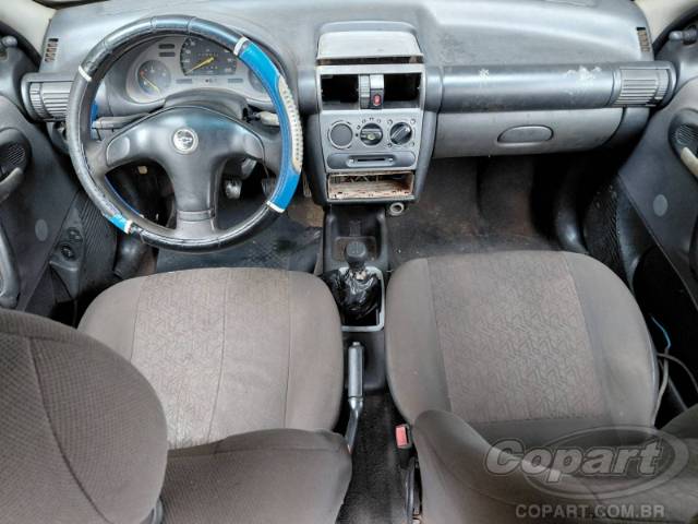 2004 CHEVROLET CORSA SEDAN 