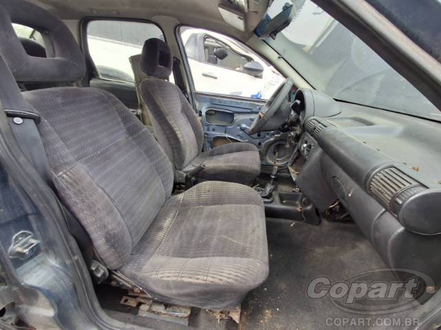 2000 CHEVROLET CORSA SEDAN 