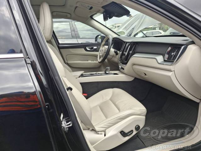 2022 VOLVO XC60 