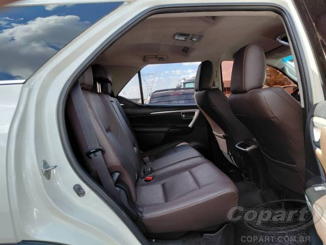 2016 TOYOTA HILUX SW4 