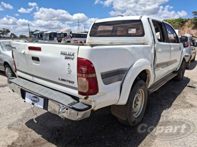 2015 TOYOTA HILUX CD 