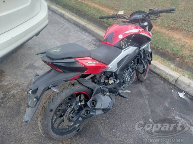 2025 BAJAJ DOMINAR 