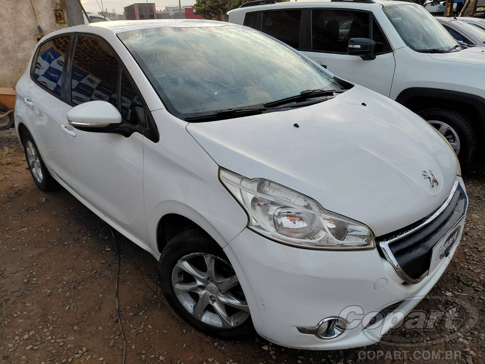 Peugeot 208 2015 em leilão