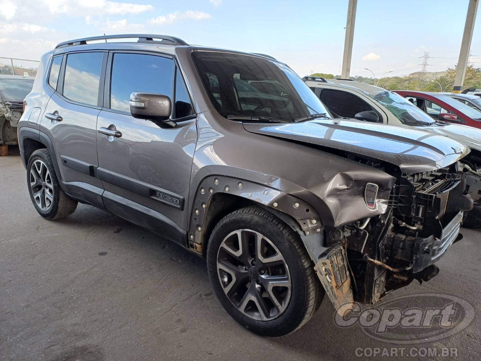 Veículo Fiat Renegade JEEP RENEGADE LONGITUDE 1.8 16V E.TORQ EVO FLEXIVEL ALCOOL/GASOLINA 2019/2020 2020 em leilão