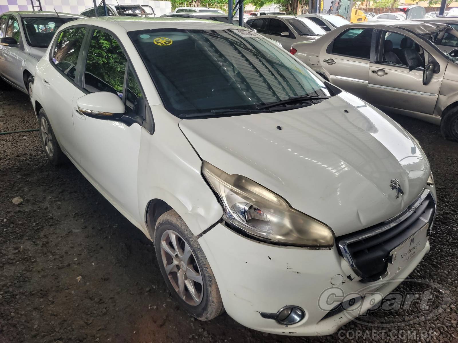 PEUGEOT 208 Active Pack 1.5 2015 Colisão