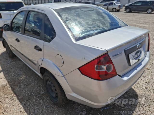 2005 FORD FIESTA SEDAN 