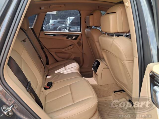 2015 PORSCHE MACAN 