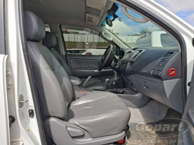 2015 TOYOTA HILUX CD 