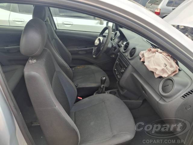 2015 VOLKSWAGEN VOYAGE 