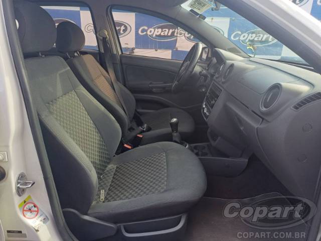 2015 VOLKSWAGEN VOYAGE 