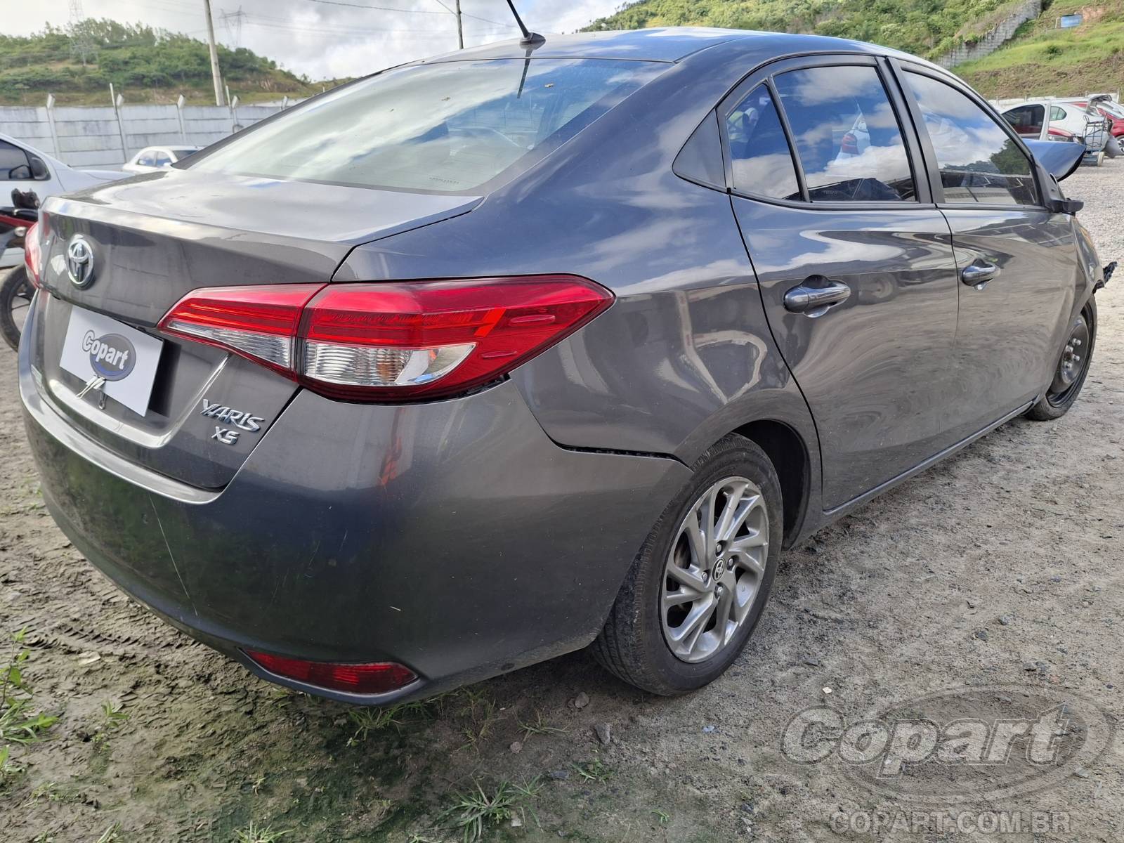 2023 TOYOTA YARIS SEDA — foto 4 de 10