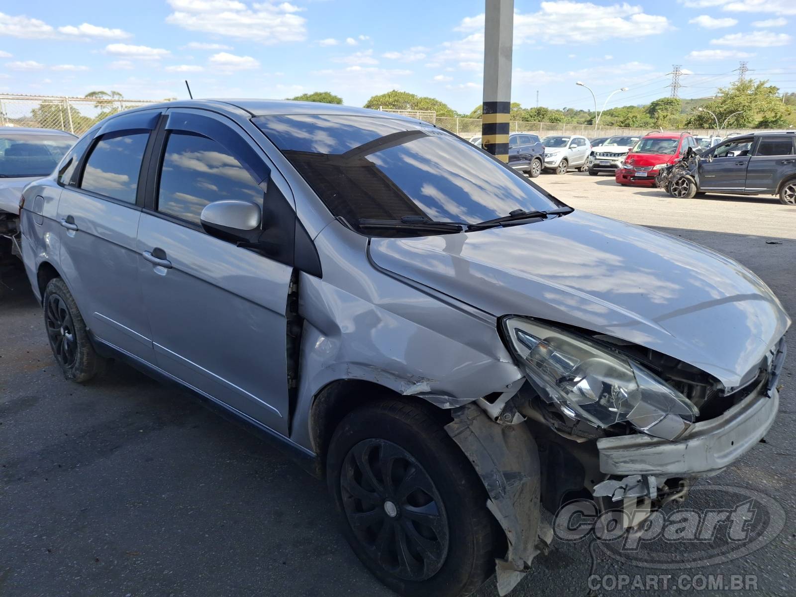 Fiat Grand Siena Attractive 1.4 Evo 2016 Colisão Frontal