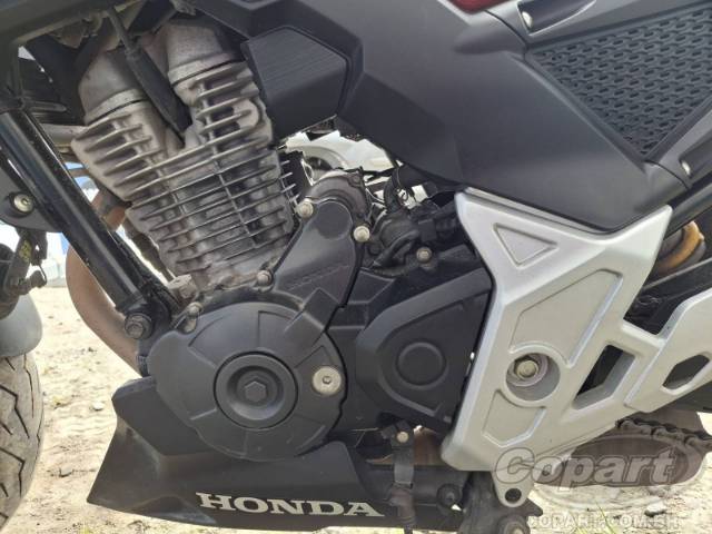 2025 HONDA CB 300F 