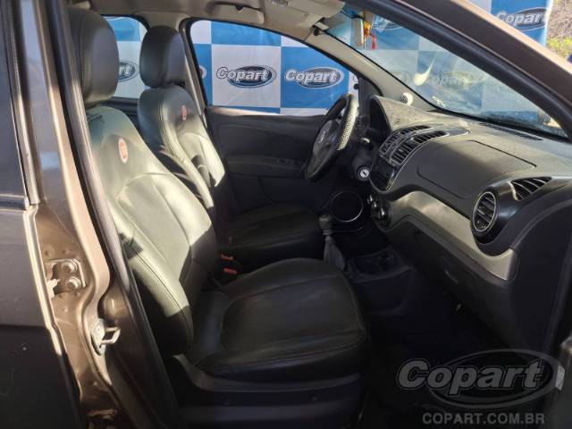 2015 FIAT GRAND SIENA 