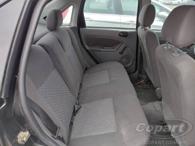 2005 FORD FIESTA SEDAN 
