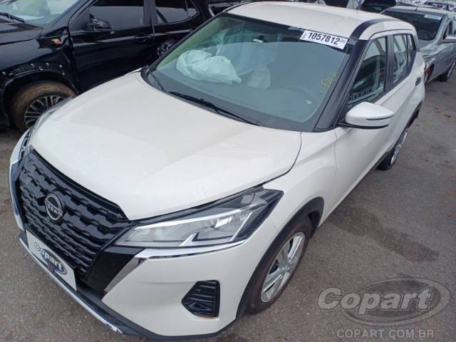 2025 NISSAN Kicks Play 