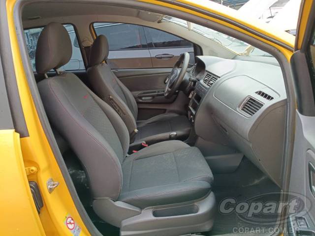 2013 VOLKSWAGEN FOX 