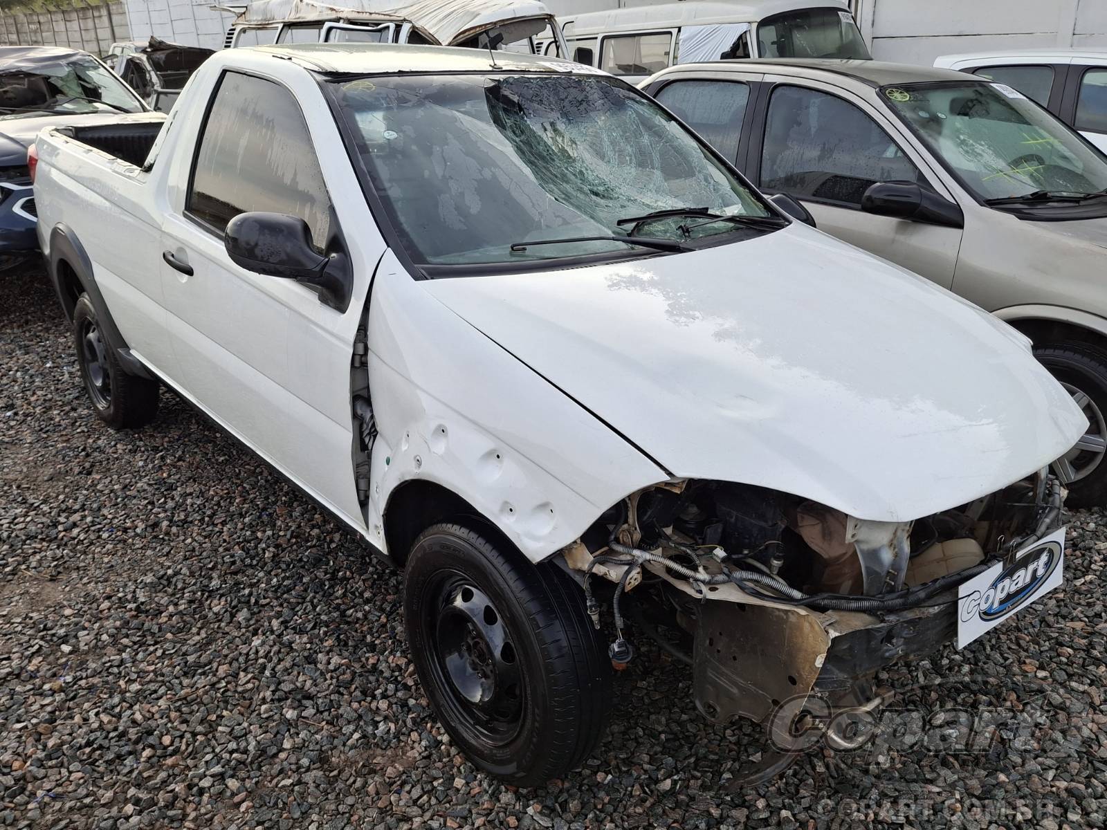 Fiat Strada Working 1.4 2014 Colisão Média Monta