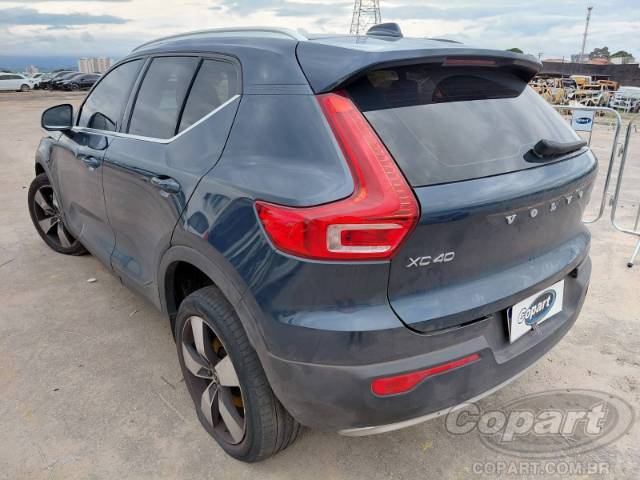 2022 VOLVO XC40 