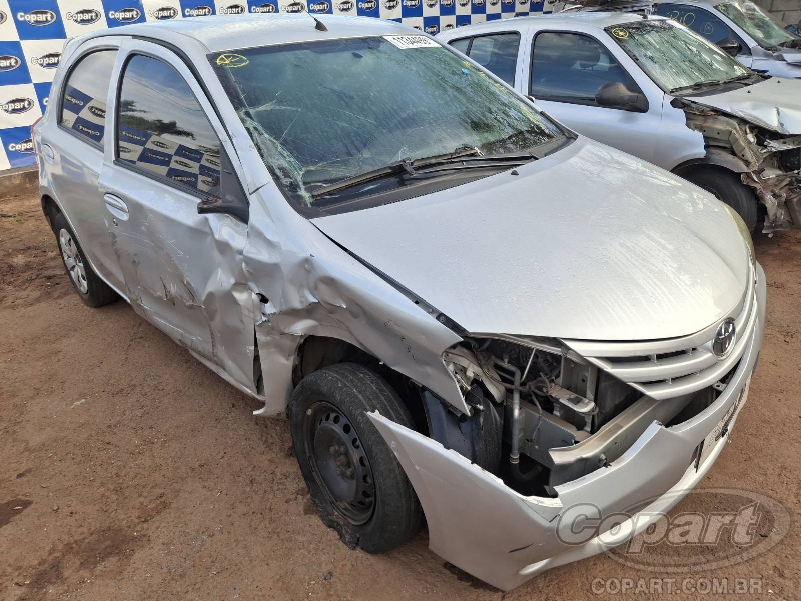 Toyota Etios 2016 em leilão