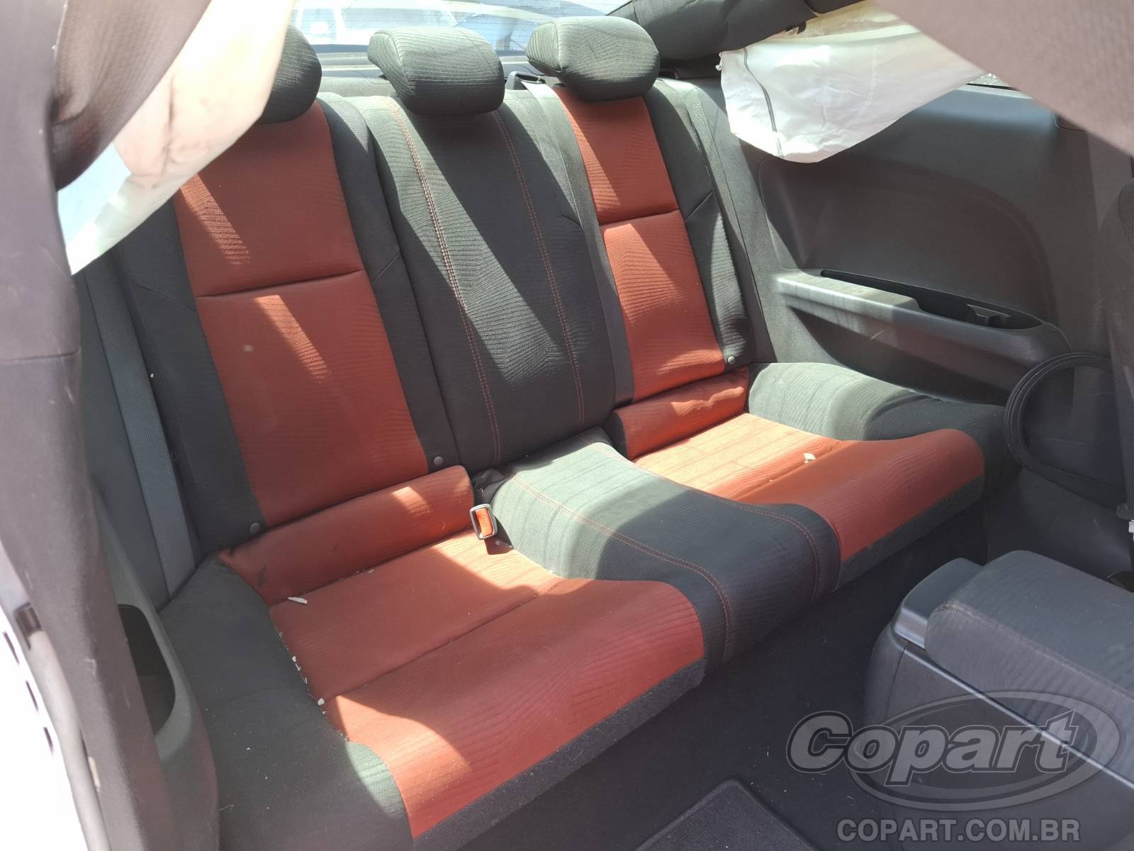 Foto 6 de 10: 2015 HONDA CIVIC COUPE
