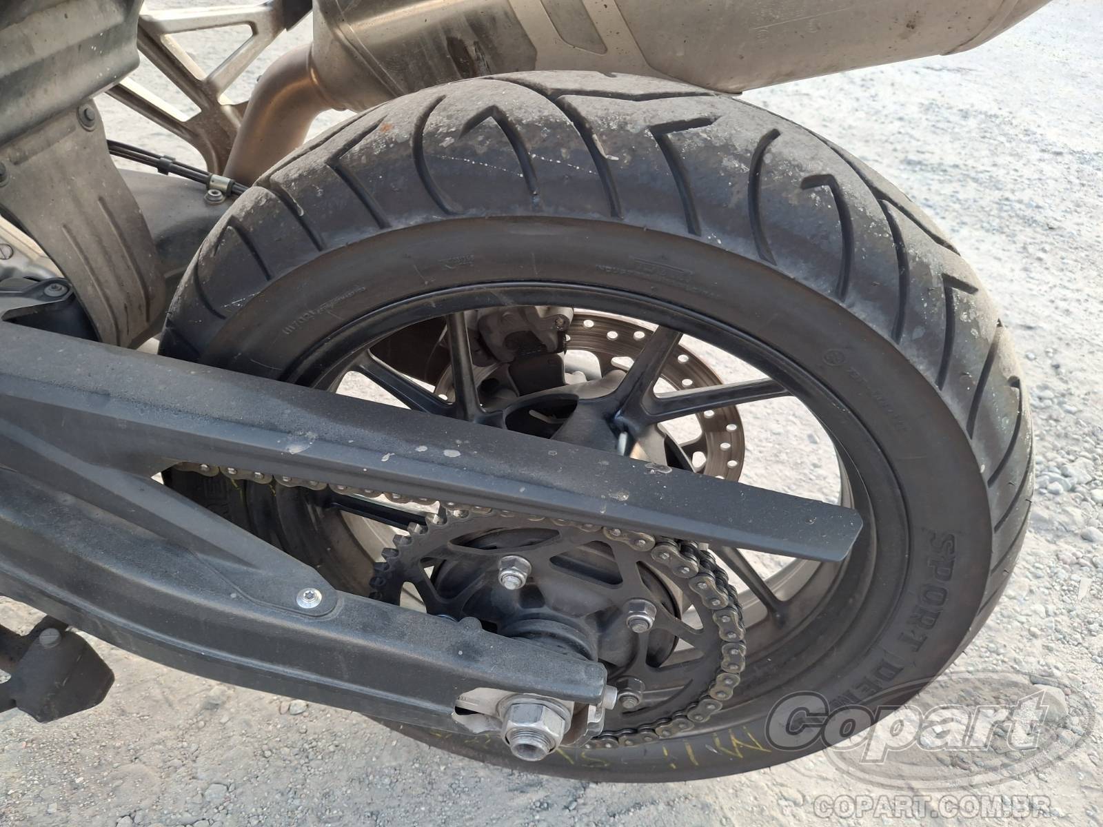 Foto 8 de 10: 2025 BMW F 800