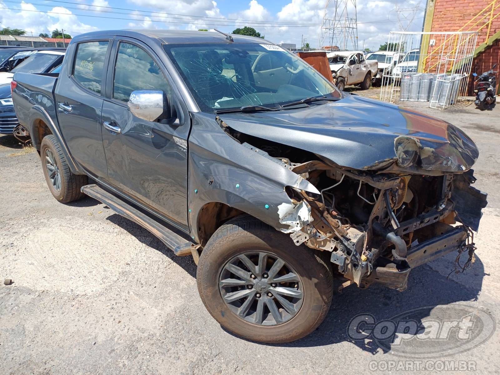 Veículo Mitsubishi L200 Mitsubishi L200 Triton Sport HPE-S 2019 Médio Dano 2019 em leilão