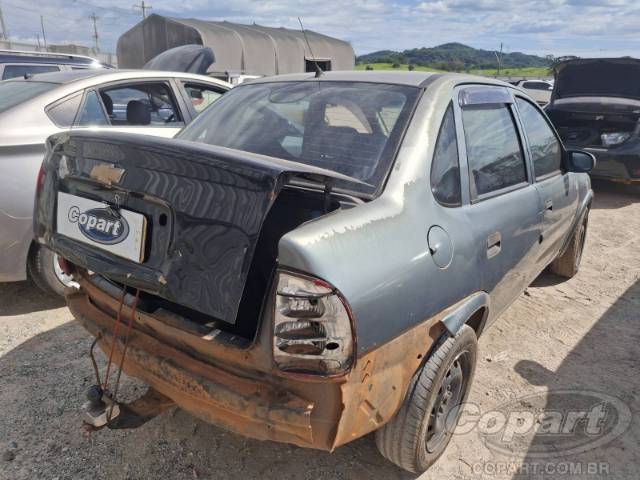 2001 CHEVROLET CORSA SEDAN 