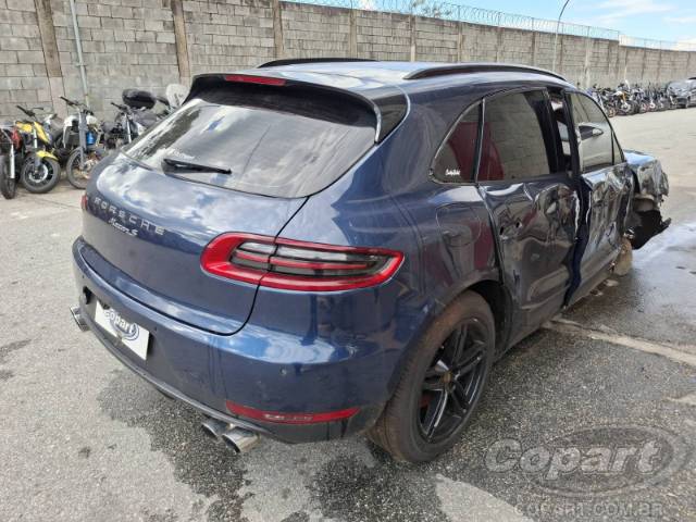 2015 PORSCHE MACAN 