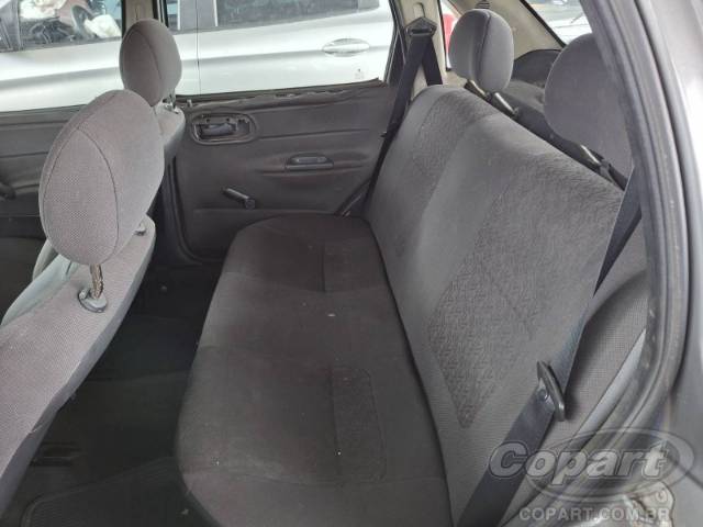 2004 CHEVROLET CORSA SEDAN 