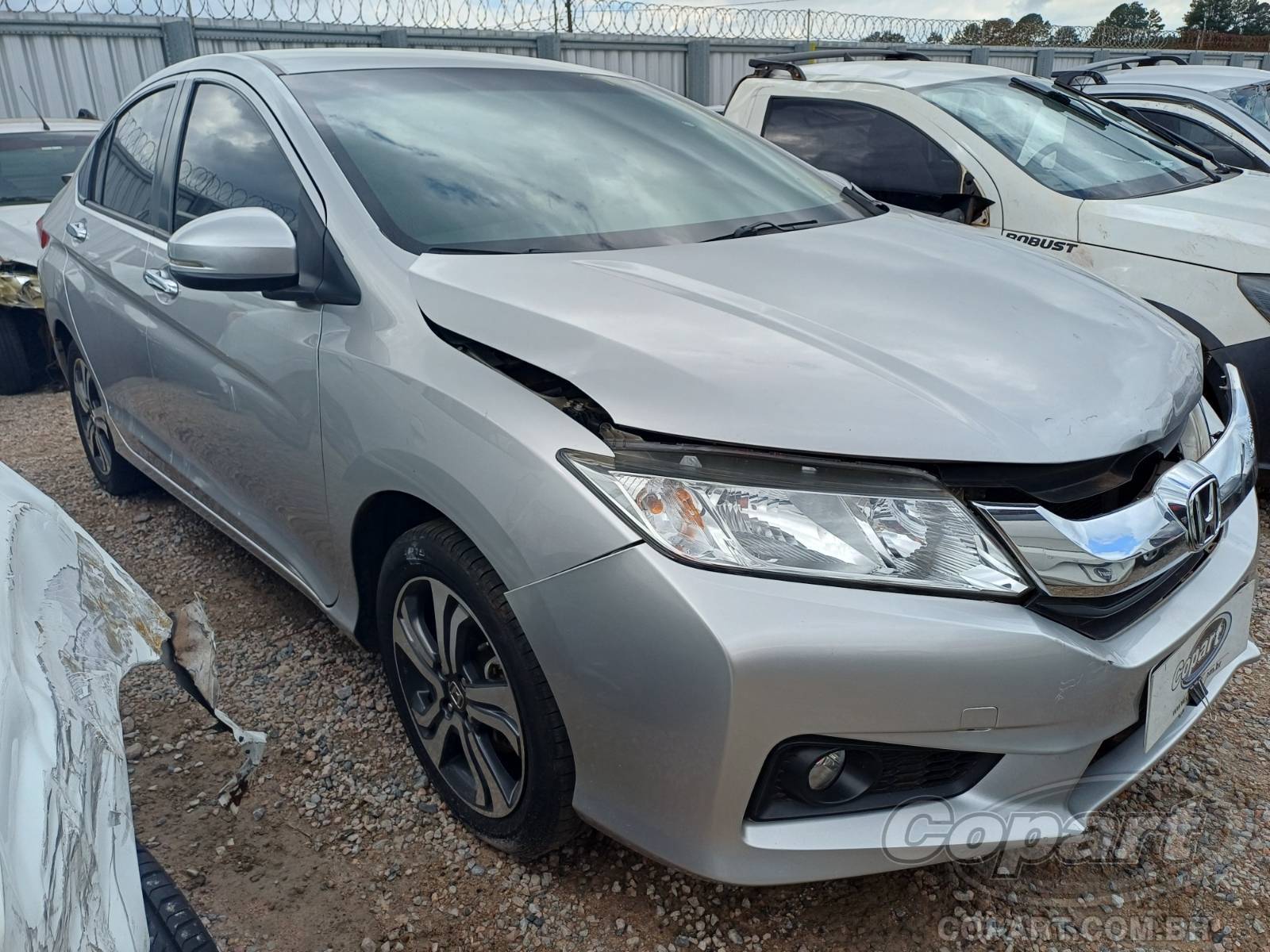 Veículo Honda City Honda City EX 1.5 16V i-VTEC 2015 Médio Dano Traseiro 2015 em leilão