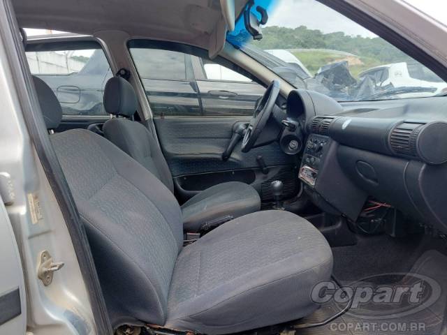 2001 CHEVROLET CORSA 
